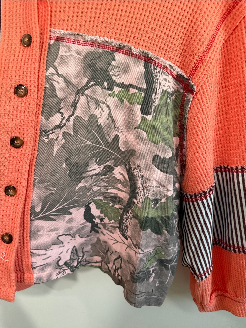 POL Coral/Camo Mixed-Panel Button-Front Shirt - Picture 6 of 10